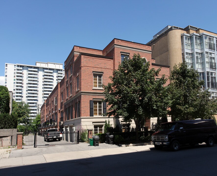 180 Merton St in Toronto, ON - Building Photo