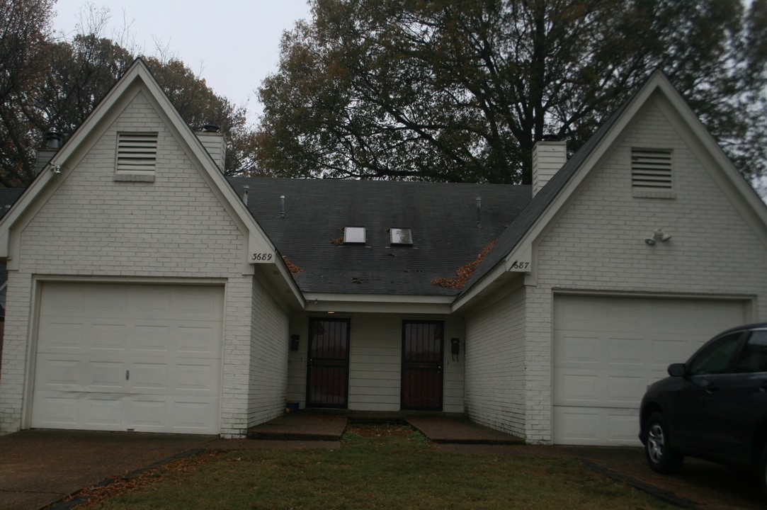 3687 Spottswood Ave in Memphis, TN - Building Photo