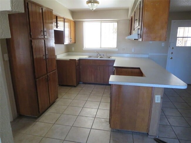 10533 Champlain St in El Paso, TX - Building Photo - Building Photo