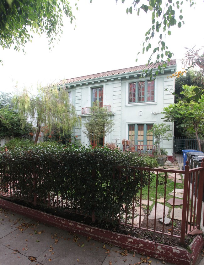 1740 N Gramercy Pl in Los Angeles, CA - Building Photo - Building Photo