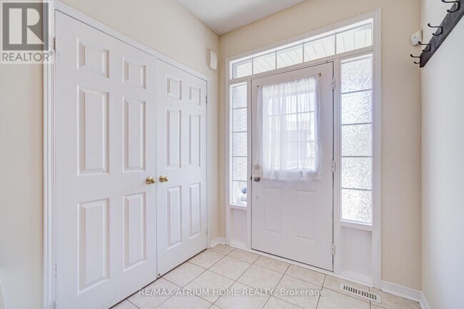 30 London Pride Dr in Richmond Hill, ON - Building Photo - Building Photo