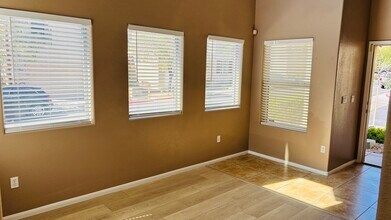 8132 Stonyford Ct in Las Vegas, NV - Building Photo - Building Photo