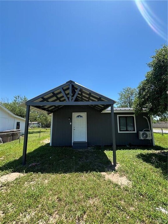 222 S San Pedro St in Edinburg, TX - Building Photo