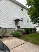 12 Williamson St, Unit 1 in East Rockaway, NY - Foto de edificio - Building Photo