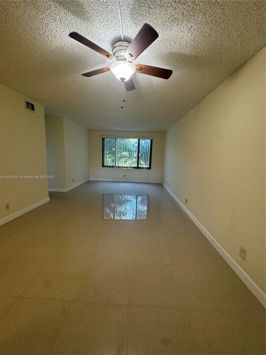 11441 NW 39th Ct, Unit 219-3 in Coral Springs, FL - Building Photo