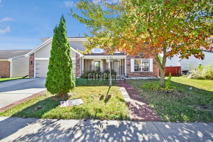 6677 W Longview Dr in McCordsville, IN - Building Photo