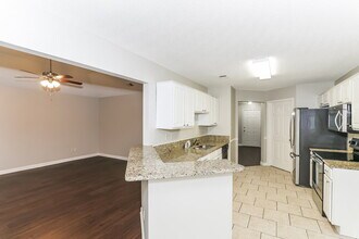 995 Scofield Dr in Cordova, TN - Foto de edificio - Building Photo