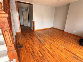 88-25 75th St in Queens, NY - Building Photo