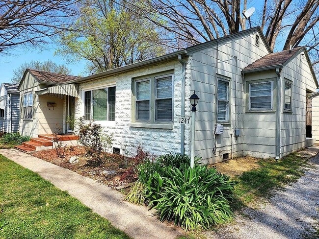 property at 1247 E Bennett St