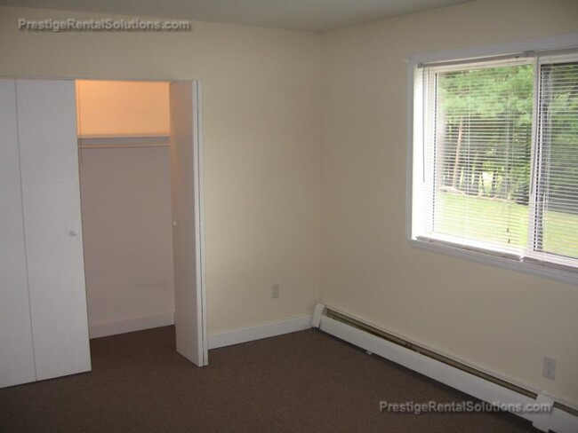 89 Plympton St, Unit 1 in Middleboro, MA - Foto de edificio - Building Photo