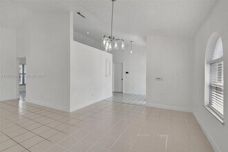 1321 SE Airoso Blvd in Port St. Lucie, FL - Building Photo - Building Photo