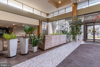 3709 S George Mason Dr in Falls Church, VA - Building Photo - Building Photo