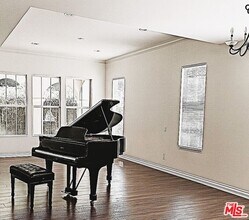 11040 Renaissance Dr in Los Angeles, CA - Building Photo - Building Photo