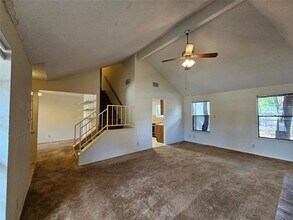 13102 Briar Hollow Dr in Austin, TX - Building Photo - Building Photo