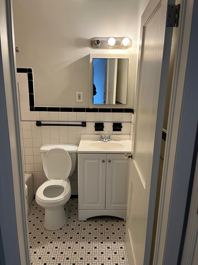 2900 Orchard Lake Rd, Unit 3 in Keego Harbor, MI - Building Photo - Building Photo