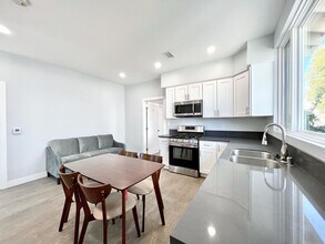 2641 S Budlong Ave in Los Angeles, CA - Building Photo - Building Photo