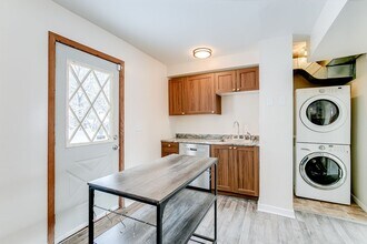 2101 Como Ave in St. Paul, MN - Foto de edificio - Building Photo