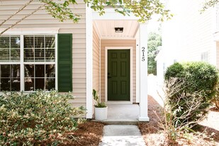 215 Dillard Mill Dr in Bluffton, SC - Building Photo