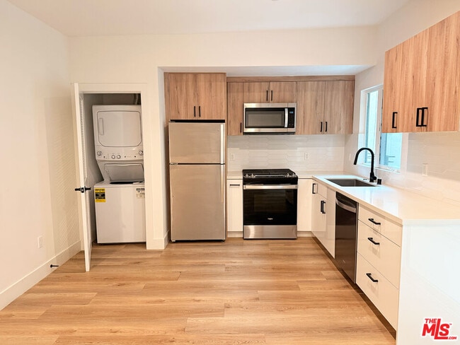 property at 914 7th St