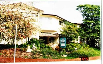 Sunset Hills Apartments