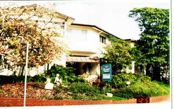 Sunset Hills Apartments in Pacific Palisades, CA - Building Photo