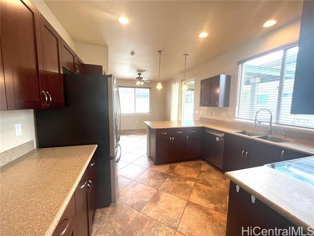 1288 Kukulu St in Kapolei, HI - Building Photo - Building Photo