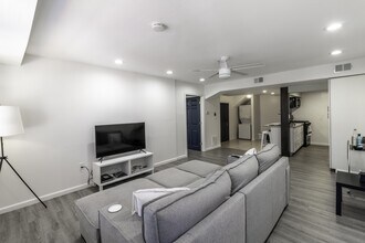 916 Highview St in Pittsburgh, PA - Building Photo - Building Photo