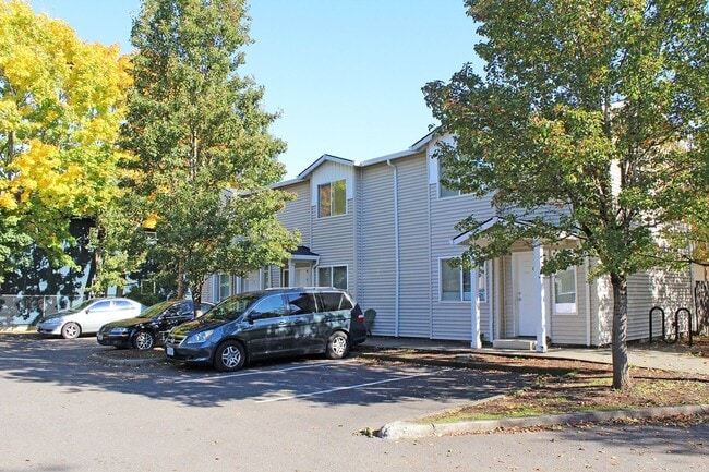 1971 SE 122nd Ave in Portland, OR - Building Photo - Building Photo