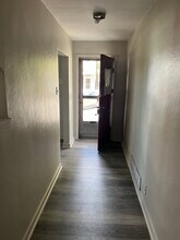 30 Yoder St in Pittsburgh, PA - Foto de edificio - Building Photo