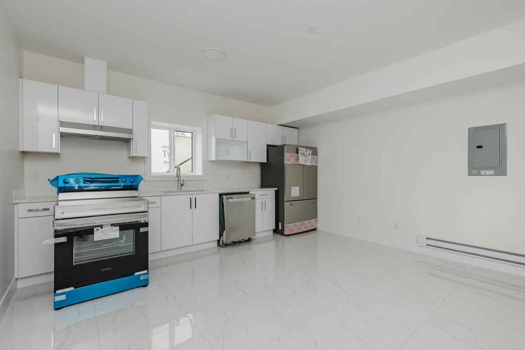 5590 Crimson Ridge in Chilliwack, BC - Building Photo
