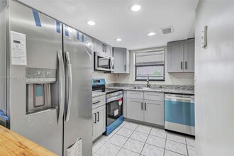 6020 Shaker Wood Cir, Unit 205 in Tamarac, FL - Building Photo - Building Photo