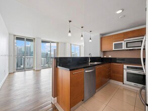 253 NE 2nd St, Unit 3108 in Miami, FL - Building Photo - Building Photo