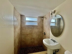 42 NW 7th Ave in Homestead, FL - Building Photo - Building Photo