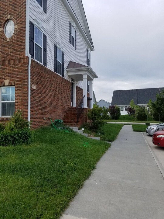 25100 Croxley Green Square in Aldie, VA - Foto de edificio