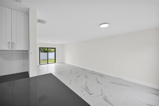 100 SW 7th St in Hallandale Beach, FL - Building Photo - Building Photo