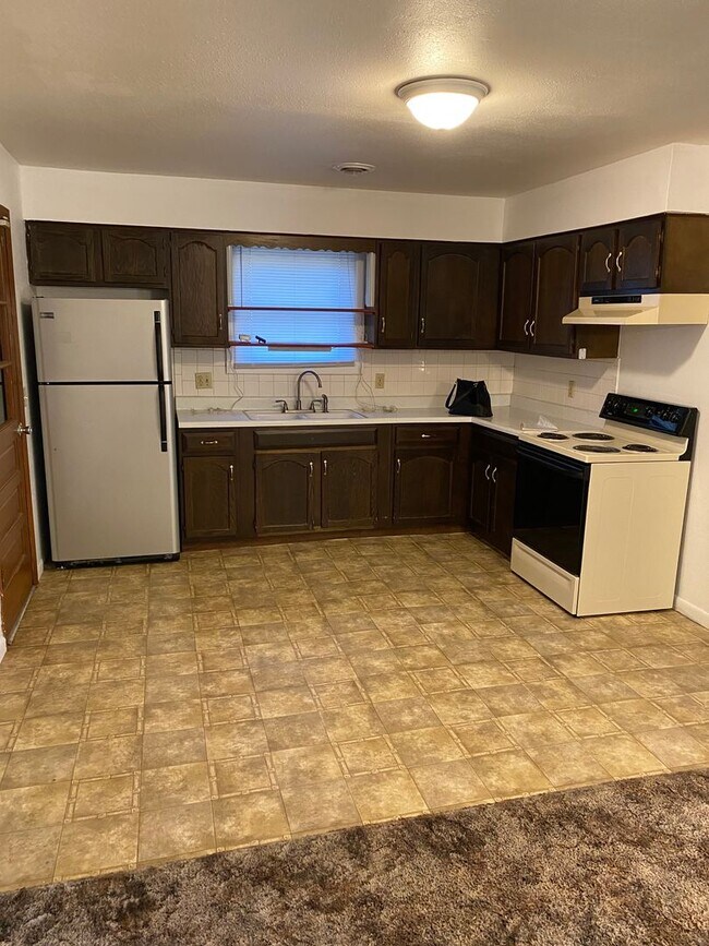 601 W Washington St in St James, MO - Building Photo - Building Photo