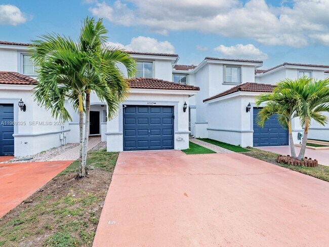 11512 NW 48th Terrace in Doral, FL - Building Photo - Building Photo