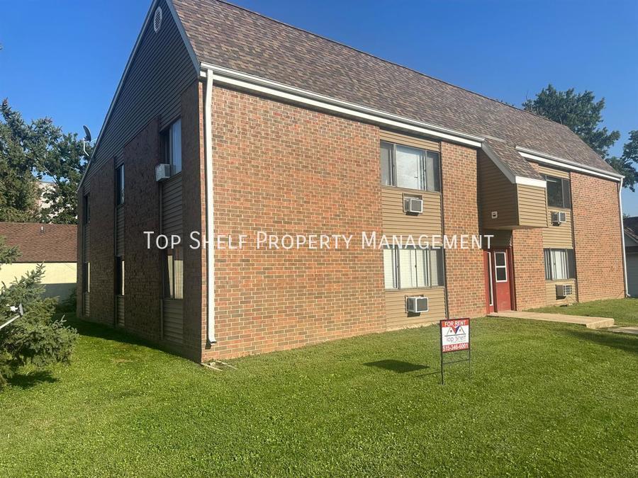 103 Grant in Bondurant, IA - Foto de edificio