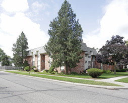 Breckenridge, Oakridge, Lewiston in Ferndale, MI - Building Photo