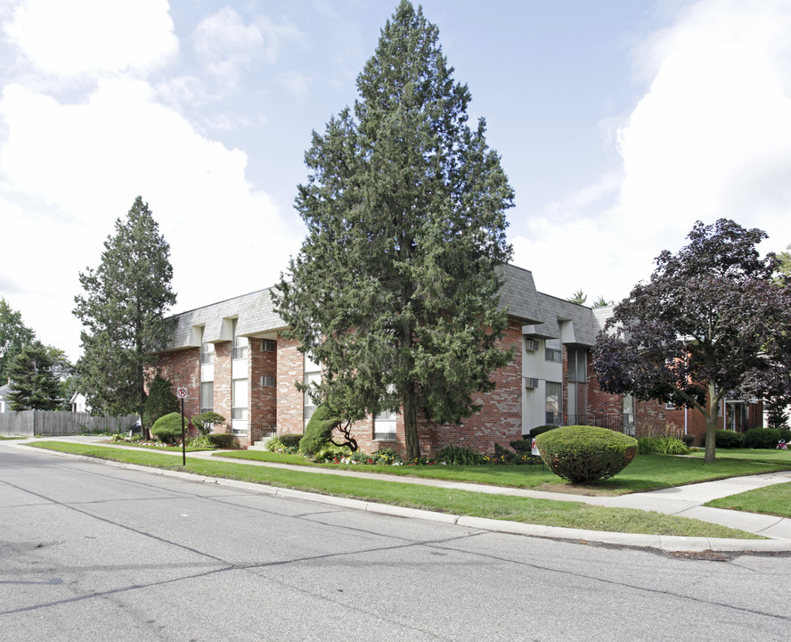 Breckenridge, Oakridge, Lewiston in Ferndale, MI - Foto de edificio