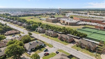 5837 Shadydell Dr in Fort Worth, TX - Building Photo