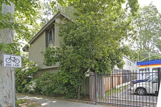 3008 E St in Sacramento, CA - Building Photo - Building Photo