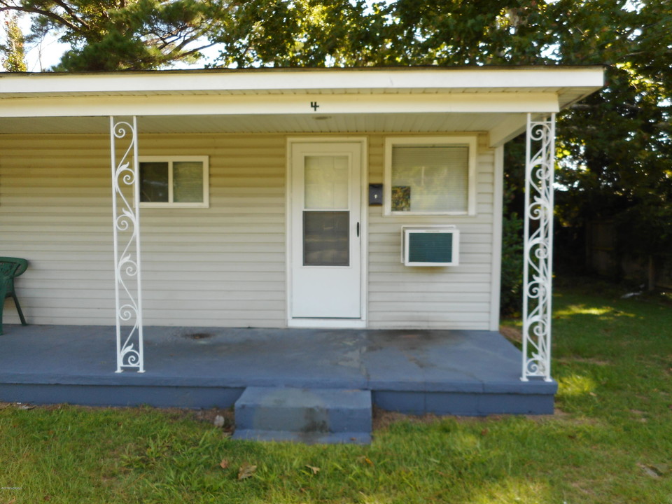 212 Richlands Ave-Unit -4 in Jacksonville, NC - Building Photo