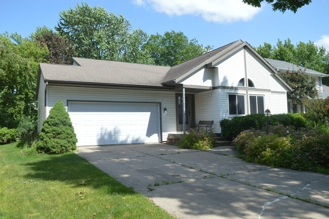 property at 7917 W Oakbrook Cir