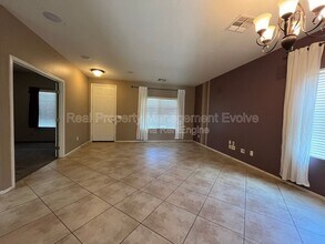 2825 E Trigger Way in Gilbert, AZ - Building Photo - Building Photo