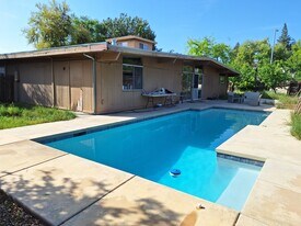 1312 Toyon Plz in Davis, CA - Building Photo