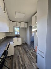 838 E 76th St in Los Angeles, CA - Foto de edificio - Building Photo