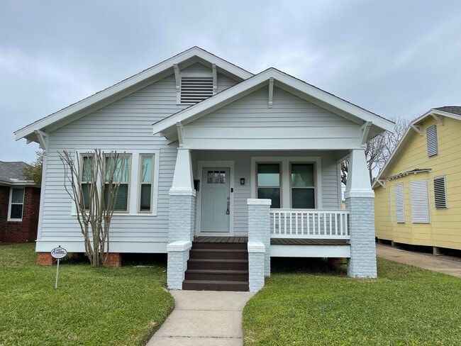 property at 4720 Woodrow Ave