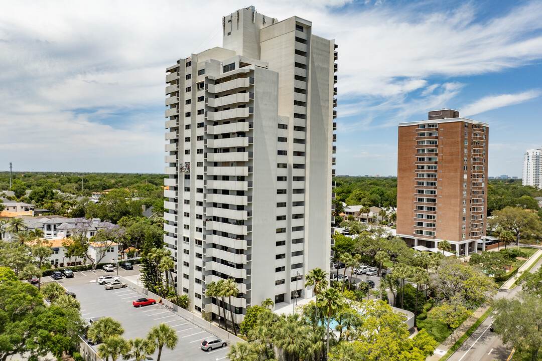 The Pinnacle in Tampa, FL - Building Photo