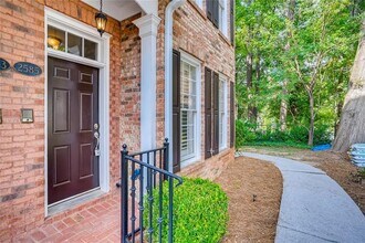 2585 Brookhaven Chase Ln NE in Atlanta, GA - Building Photo - Building Photo